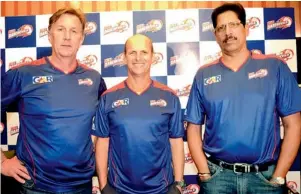  ??  ?? Newly appointed chief coach of the Delhi Daredevils, Gary Kirsten, is flanked by fellow coaches Eric Simons (left) and T. A. Sekhar during a function in Hyderabad on Tuesday.
