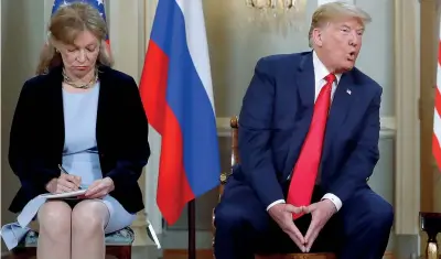  ??  ?? Il presidente Trump, con l'interprete Marina Gross, durante l’incontro con il leader russo Vladimir Putin a Helsinki