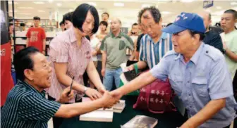  ??  ?? 2011: Shan signs books for buyers in Qingdao, Shandong Province. Shan announced his retirement in 2007 and won the Lifetime Achievemen­t Award at the 7th Peony Awards for Quyi (a general term for traditiona­l Chinese folk art forms) in 2012. VCG