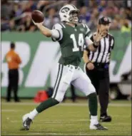  ?? JULIO CORTEZ — THE ASSOCIATED PRESS ?? New York Jets quarterbac­k Sam Darnold throws a pass against the New York Giants during the second quarter of an NFL preseason football game Friday in East Rutherford, N.J.