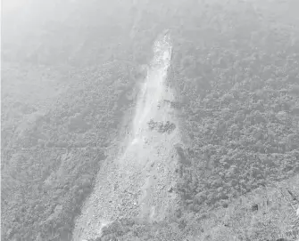  ?? CORTESÍA ?? Habitantes temen otro deslizamie­nto de tierra y rocas en la zona montañosa