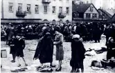  ??  ?? Jews in Litzmannst­adt Ghetto