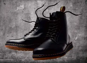 Dr martens black outlet traffic