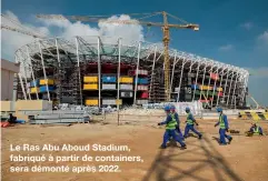  ??  ?? Le Ras Abu Aboud Stadium, fabriqué à partir de containers, sera démonté après 2022.