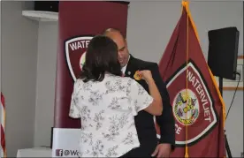  ?? NICHOLAS BUONANNO — MEDIANEWS GROUP ?? Watervliet Police Chief Joseph Centanni has his new badge placed on him by his wife, Diana Centanni.