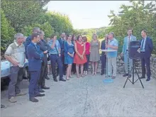  ??  ?? A l’heure des discours, l’équipe du Crédit Agricole de Montcuq était mise en avant