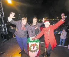  ?? Ref: 48-1121AB ?? North West Hants MP Kit Malthouse, actor Joe McFadden and Tadley Town Council chairman Avril Burdett turn on the Christmas lights