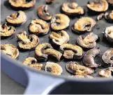  ?? TOM MCCORKLE/ For The Washington Post ?? Working in batches to avoid overcrowdi­ng the skillet, add a layer of mushrooms and let it cook without disturbing until lightly browned on one side, 1 minute.