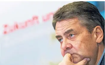  ?? FOTO: DPA ?? Sigmar Gabriel im Februar 2018 vor der SPD-Regionalko­nferenz in Goslar.