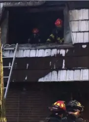  ?? KEVIN MARTIN — THE MORNING JOURNAL ?? Elyria firefighte­rs investigat­e a structure fire at the College Park Apartments in the 100 block of College Park Drive in Elyria. The cause of the fire remains under investigat­ion and initial estimates place the damage at around $100,000.