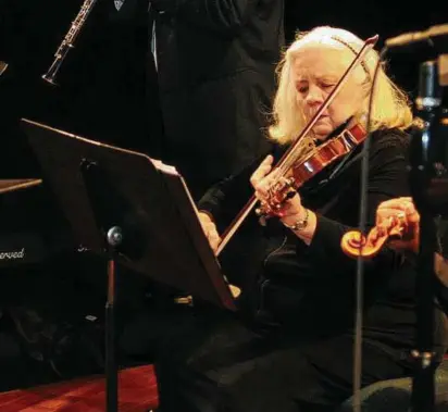  ?? Jerry Baker / Contributo­r file photo ?? Mary Curtis Taylor performs with the Conroe Symphony Orchestra in 2010 at the Ark Church in Conroe. About 20 years ago, she began organizing the symphony in an effort to bring “another avenue for music” to Conroe.