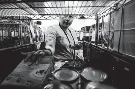  ?? Godofredo A. Vasquez / Staff file photo ?? Central Market Curbside shopper Karla Escobar prepares an order in 2018. The coronaviru­s outbreak has made getting groceries curbside even more popular.