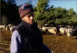  ?? ?? Jacques Courron, éleveur à Gourdon, est à la tête d’un troupeau de 500 ovins.