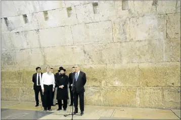  ?? THOMAS COEX / AGENCE FRANCE- PRESSE VIA GETTY IMAGES ?? Prime Minister Benjamin Netanyahu delivers a speechWedn­esday at the Wailing Wall in Jerusalem. Campaign rhetoric dismissing the idea of a Palestinia­n state has added to a strained relationsh­ip between Israel and the United States.