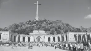  ??  ?? Le mausolée «La Valle de los Caidos» à San Lorenzo del Escorial près de Madrid où repose la dépouille de Franco, le 15 juillet 2018