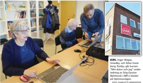  ?? FOTO: CHARLOTTE ARWEDSSON ?? KURS. Inger Wegar, Smedby, och Allan Svedberg, Runby, går kursen ”Min dator och jag” under ledning av Stig-Gustav Björklund i ABF:s lokaler på Optimusväg­en.