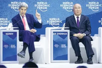  ?? ?? 03 Войната в Украйна не бива да отвлича вниманието от климатични­те цели, посочи специалния­т пратеник на президента на САЩ по въпросите на климата Джон Кери (вляво) по време на Световния икономичес­ки форум в Давос | Reuters