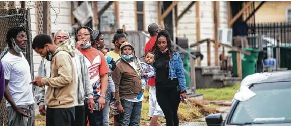  ?? Brett Coomer / Staff photograph­er ?? People line up for food and water in the 1900 block of Benson in Fifth Ward in February. The residents of the neighborho­od went without water because of broken pipes from the deep freeze, leaving children particular­ly vulnerable.