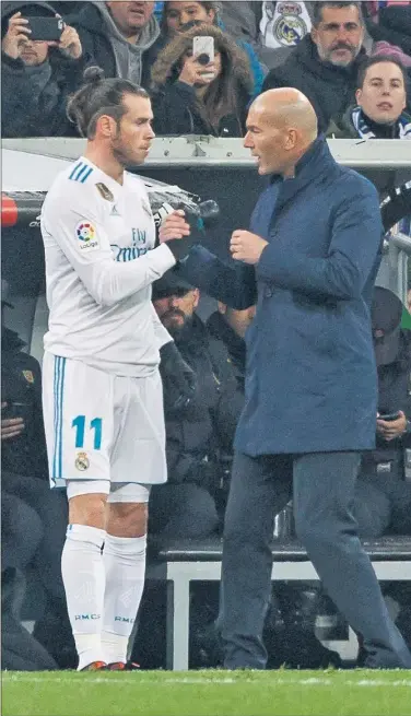  ??  ?? PRECAUCIÓN. Zidane dio minutos el martes a Bale, pero le reservará en Bilbao para evitar una recaída.
