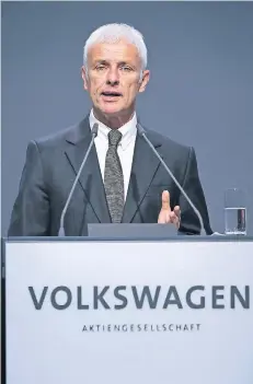  ?? FOTO: AFP ?? Volkswagen-Chef Matthias Müller versprach den Aktionären ein besseres Abschneide­n des Konzerns im laufenden Jahr.