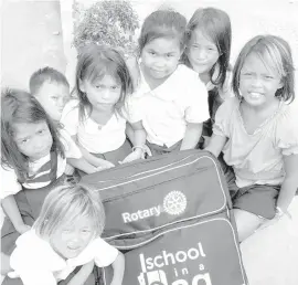  ??  ?? Students from an islet in Cordova, Cebu receive a Smart School-in-a-Bag from the Rotary Club of Cebu Rotary Club of Daegu-Taebaek in South Korea.