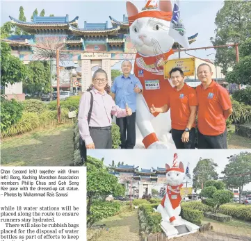  ??  ?? Chan (second left) together with (from left) Bong, Kuching Marathon Associatio­n members Philip Chua and Goh Seng Kee pose with the dressed-up cat statue. – Photos by Muhammad Rais Sanusi The iconic White Cat statue in Padungan is ready to welcome...