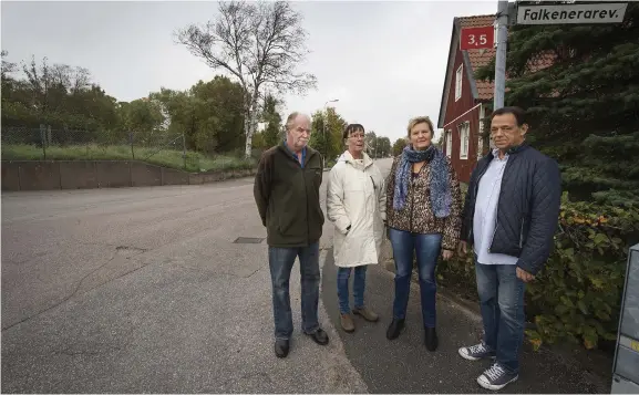  ?? Bild: OLA FOLKESSON ?? ÖKAD TRAFIK. Gert Nilsson, Lena Lithvall, Yvonne Arconge-nilsson och Ingo Ziessow vill inte att Fabo bygger kontor i deras område.