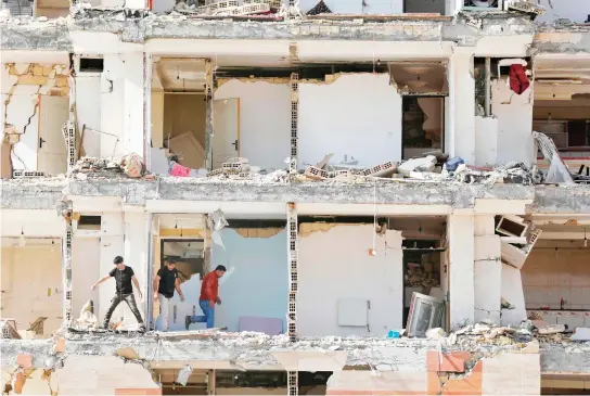  ??  ?? A view of the buildings left damaged by a massive earthquake in Sar-e Pol-e Zahab, Iran. (AFP)