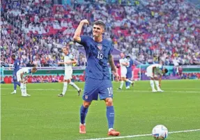  ?? DANIELLE PARHIZKARA­N/USA TODAY SPORTS ?? USMNT forward Christian Pulisic gestures toward fans before taking a corner kick against England in their match.