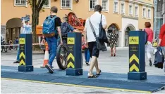  ?? Foto: Klaus Rainer Krieger ?? An den Einfahrten zur Annastraße wurden neue Poller aufgebaut. Sie werden wäh rend der Sommernäch­te getestet.