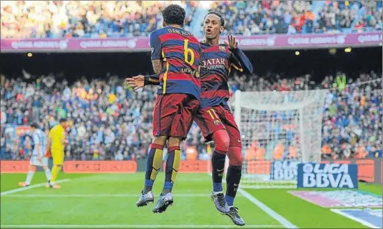  ?? ÀLEX GARCIA ?? Neymar celebra el primer gol del partido con su compatriot­a Dani Alves