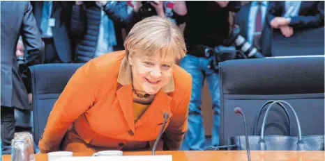  ?? FOTO: DPA ?? Bundeskanz­lerin Angela Merkel (CDU) nimmt ihren Platz im NSA-Untersuchu­ngsausschu­ss im Deutschen Bundestag in Berlin ein.