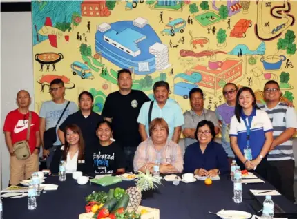  ?? Chris Navarro ?? DOLE Regional Director Atty. Ana Dione (seated, R) poses with officers and members of the Pampanga Press Club led by president Deng Pangilinan on various labor issues during Tuesday’s News at Hues held at Park Inn Hotel, SM City Clark.—