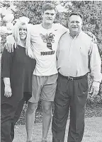  ?? ROPER FAMILY ?? Robbie Roper, with his mom, Jennifer, and dad, James, had a rare genetic disorder.