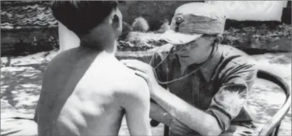  ?? PHOTOS PROVIDED TO CHINA DAILY ?? Richard Frey treats an injured Eighth Route Army soldier on the frontline against Japanese aggression.