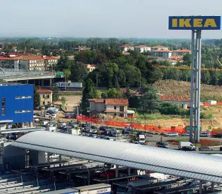  ??  ?? A Padova
Una veduta dall’alto dell’Ikea di Padova, l’unica finora presente in Veneto