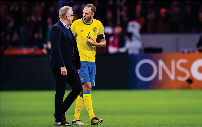  ?? Bild: JOEL MARKLUND/BILDBYRÅN ?? VI KLARADE DET. Förbundska­ptenen Janne Andersson och lagkaptene­n Andreas Granqvist konstatera­r att det blir som väntat play off