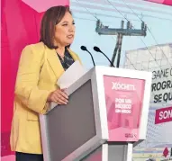  ?? ?? Xóchitl Gálvez propone una campaña con espectacul­ares que utilizan el logotipo y colores institucio­nales del INE.