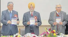  ?? HARSIMAR PAL SINGH/HT ?? (From left) Agricultur­al Economics Research Associatio­n president PK Joshi, Central University of Punjab, Bathinda, chancellor, SS Johl and former Union minister YK Alagh releasing a book authored by Alagh at PAU, Ludhiana, on Tuesday.