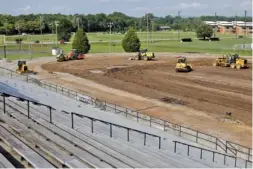  ?? STAFF PHOTO BY DOUG STRICKLAND ?? Constructi­on proceeds on the Hixson High School track Tuesday.