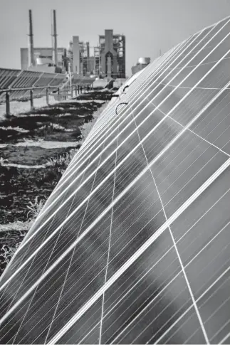  ?? [CHRIS LANDSBERGE­R/ THE OKLAHOMAN] ?? Solar panels at Oklahoma Gas and Electric Co.'s Mustang Energy Center in west Oklahoma City are seen in 2015. The facility consists of more than 7,500 panels that generate 2 megawatts of power.