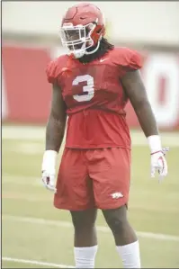  ?? NWA Democrat-Gazette/Andy Shupe ?? FRONT LINE: Arkansas defensive lineman McTelvin Agim participat­es in a drill on Aug. 7 during the Razorbacks’ practice in Fayettevil­le.