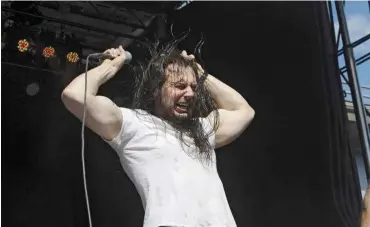  ?? Foto: imago/Future Image ?? Bei dem Musiker und Sänger Andrew W. K. geht es im fortschrei­tenden Alter nicht mehr um wilde Partys, sondern um einen ganzheitli­chen, party-basierten Optimismus.