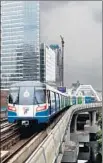  ?? Andrew TB Tan
Getty Images ?? THE SKYTRAIN is an inexpensiv­e alternativ­e to taxis or buses in Bangkok, Thailand.