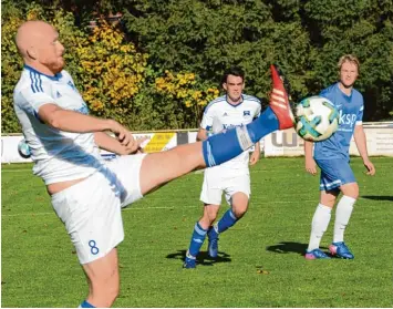  ?? Foto: Reinhold Radloff ?? Er ist ein unermüdlic­her Kämpfer im Angriff des TSV Bobingen und brachte es in dieser Saison bisher auf drei Tore. Eines davon schoss er in Erkheim und verhalf damit seinem Team zu einem Punkt.