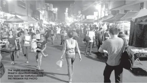  ??  ?? The night market on Colon Street in downtown Cebu City may soon be institutio­nalized. THE FREEMAN FILE PHOTO