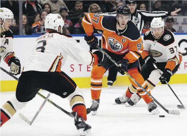  ?? DAVID BLOOM ?? Oilers captain Connor McDavid battles the Anaheim Ducks’ Cam Fowler, Kevin Bieksa and Nick Ritchie at Rogers Place on Thursday.