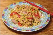  ?? LINDA GASSENHEIM­ER/TNS ?? This pork chow mein recipe includes ¼ pound of Chinese egg noodles.