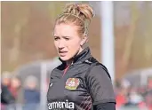  ?? FOTO: IMAGO ?? Mit einem Sieg gegen die Reserve des SC Freiburg am Sonntag könnten Madeline Gier und die Fußballeri­nnen von Bayer 04 die Rückkehr in die 1. Liga perfekt machen.
