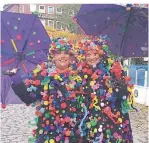  ?? RP-FOTO: CHRISTOPHE­R TRINKS ?? „Die Bommele“Edith und Dagmar sind Stammbesuc­her im Karneval.